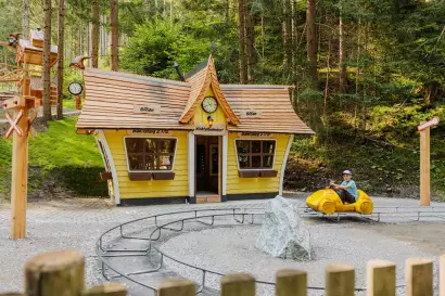 wichtelpark-bahnhof-2024-c-elias-bachmann_TVB-Osttirol_Elias-Bachmann_Sillian