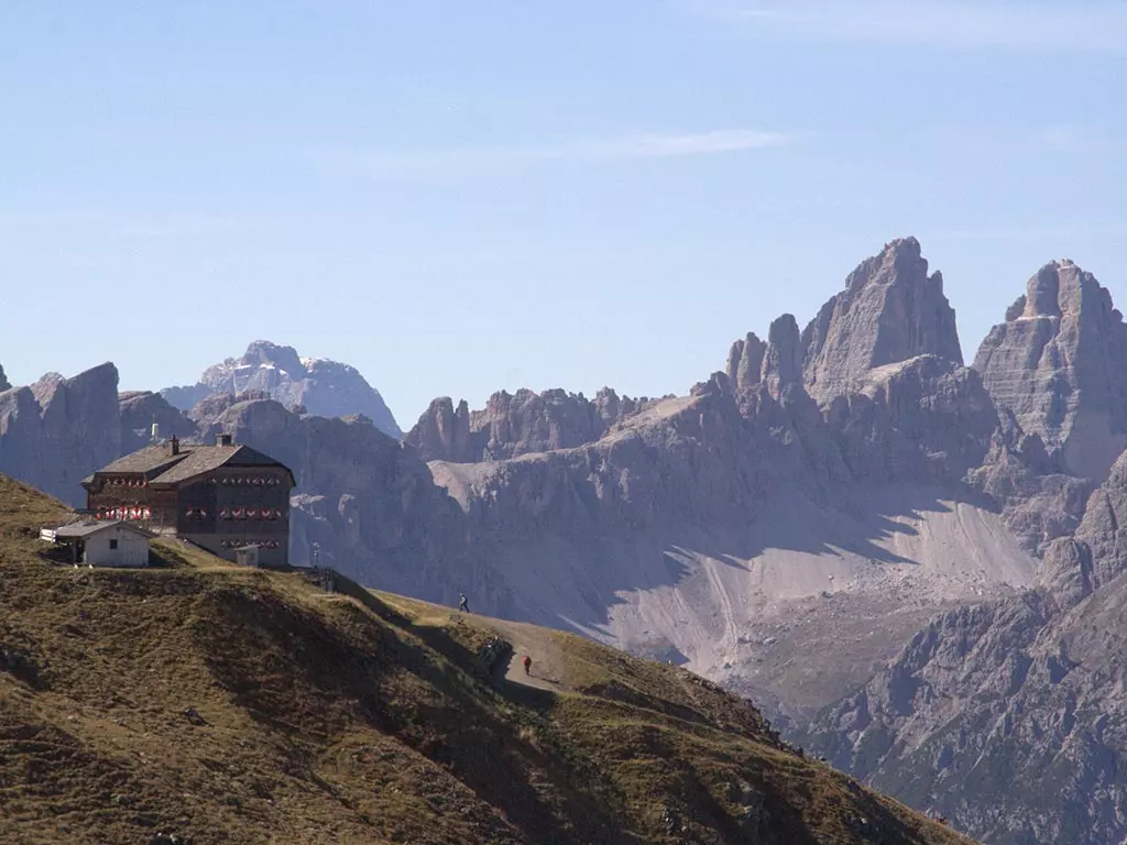 Sillianer-Hütte-am-Karnischen-Kamm_TVB-Osttirol_Leiter-Peter_Sillian
