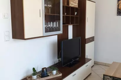 wohnschrank_ferienwohnung_bachmann